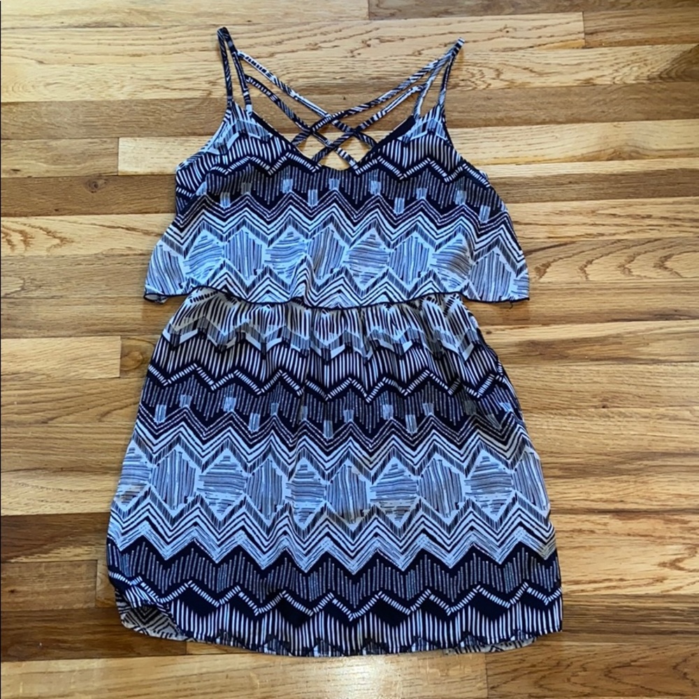 Speechless - Midi Crisscross Dress - L - Picture 1 of 8